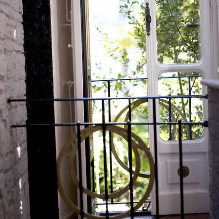 Gb House Bed and Breakfast 2*